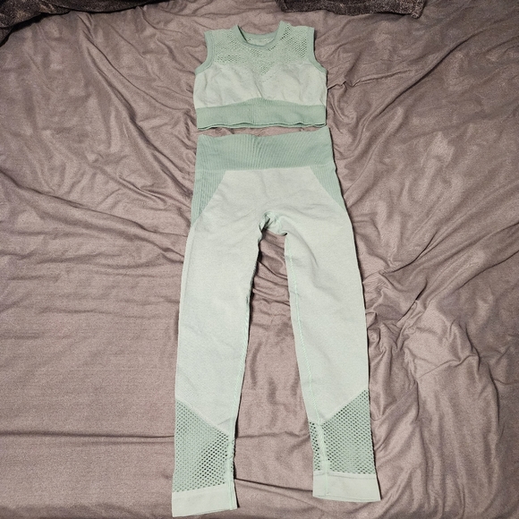 Athletic two piece leggings set - Picture 2 of 6